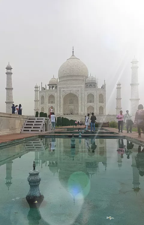 Voyage initiatique en Inde – Taj Mahal Le Taj Mahal en Inde, symbole d’ouverture au monde et d’inspiration issue des voyages d’Aline.